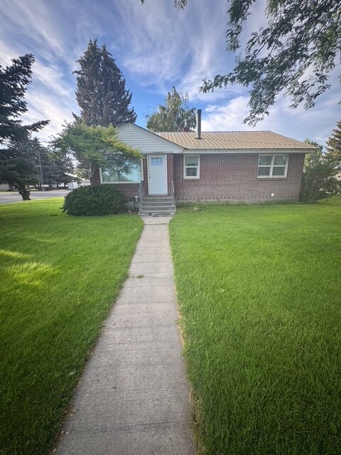 Foto principal - 305 E Maple St