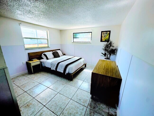 Foto del edificio - 8341 Wilkins St