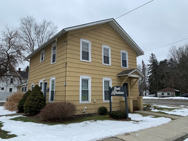 Building Photo - 303 W Franklin St
