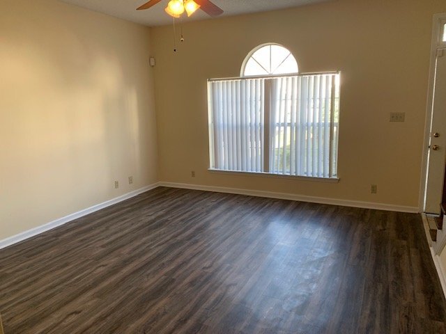 Foto del edificio - "Charming 2-Bedroom Duplex Retreat with 2.5 Baths in Greenville – Your 1116 Sq. Ft. Sanctuary Awa...