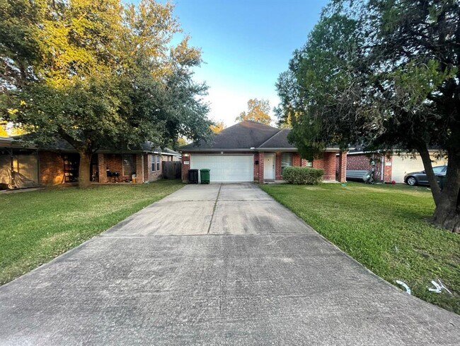 Building Photo - 6715 Lozier St