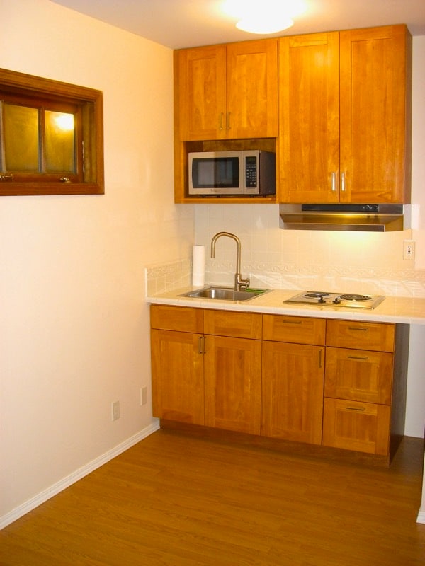 Kitchen - 635 Charles St