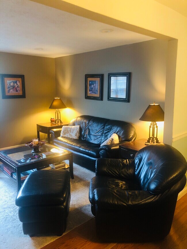 Foto del edificio - 315 Bellford Ct