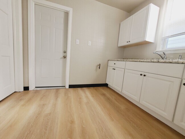 Building Photo - 4013 Melville