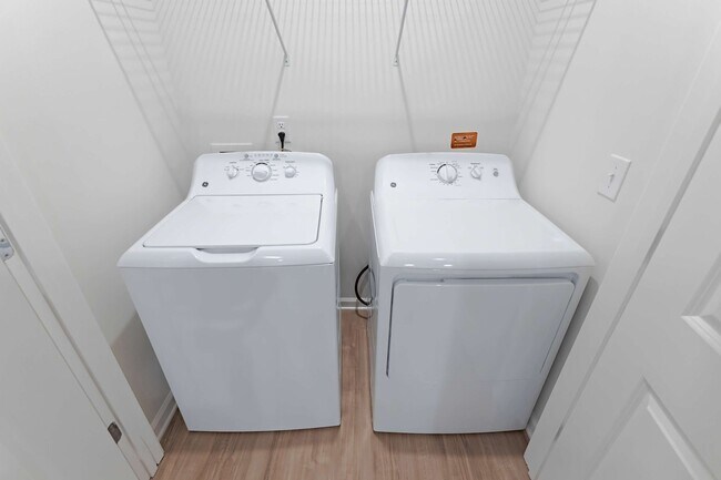 Building Photo - Evolve New Hope Farm