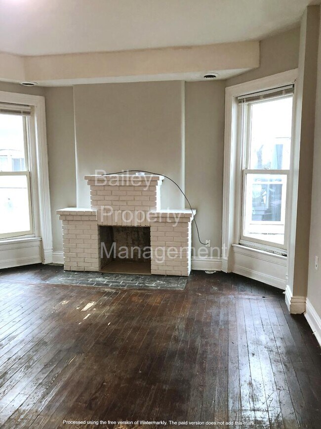 Building Photo - 947 S Brook St