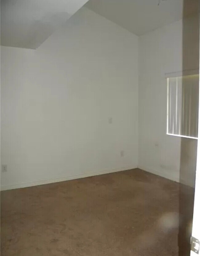 Foto del edificio - 5166 S Jones Blvd