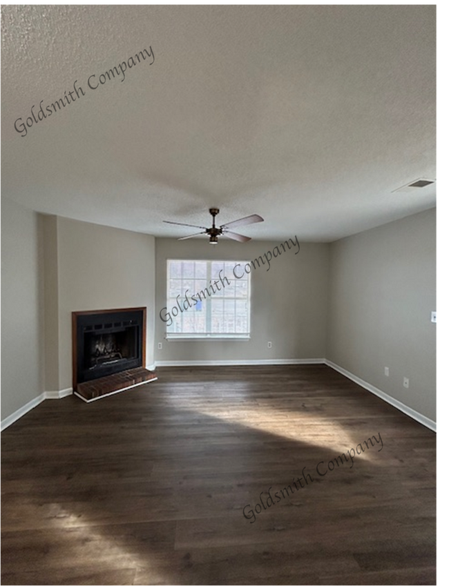 Building Photo - 218 Cavalier Dr