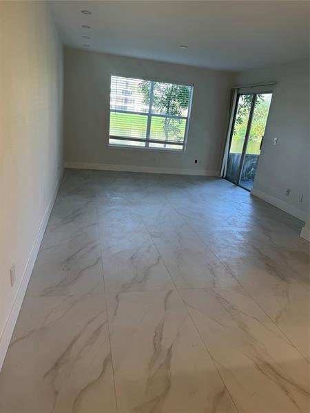 Foto del edificio - 1865 Palm Cove Blvd