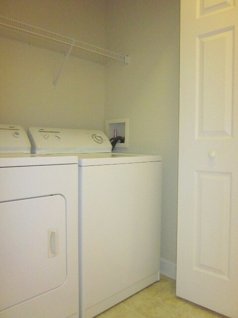 Building Photo - 675 Woodbrook Dr