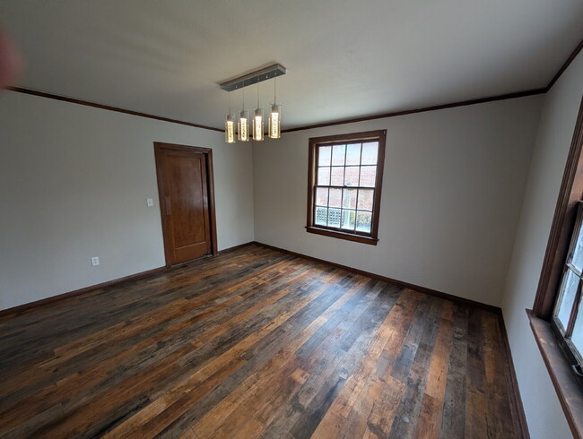 Building Photo - Charming 3-Bedroom recently remodeled home...