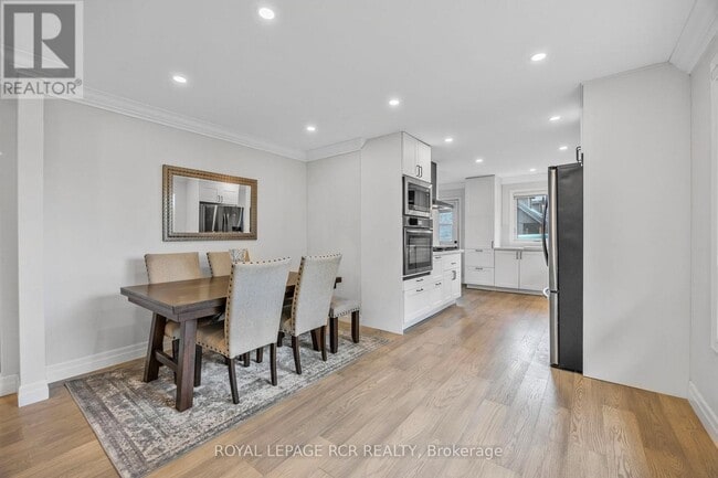 Photo du bâtiment - 61 William St E