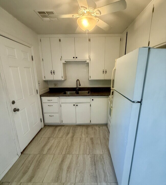 Foto del edificio - 2 Bed, 1 Bath Home in OKC – $950/month