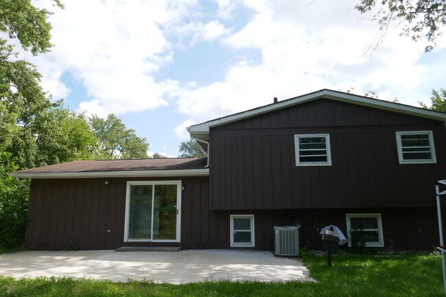 Building Photo - 22750 Valley Dr