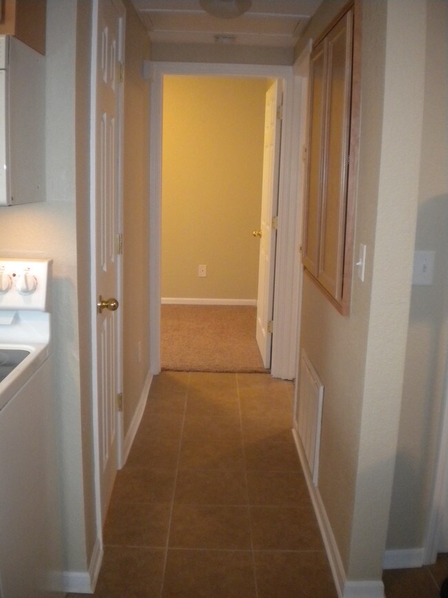 pasillo - 914 7th St SW