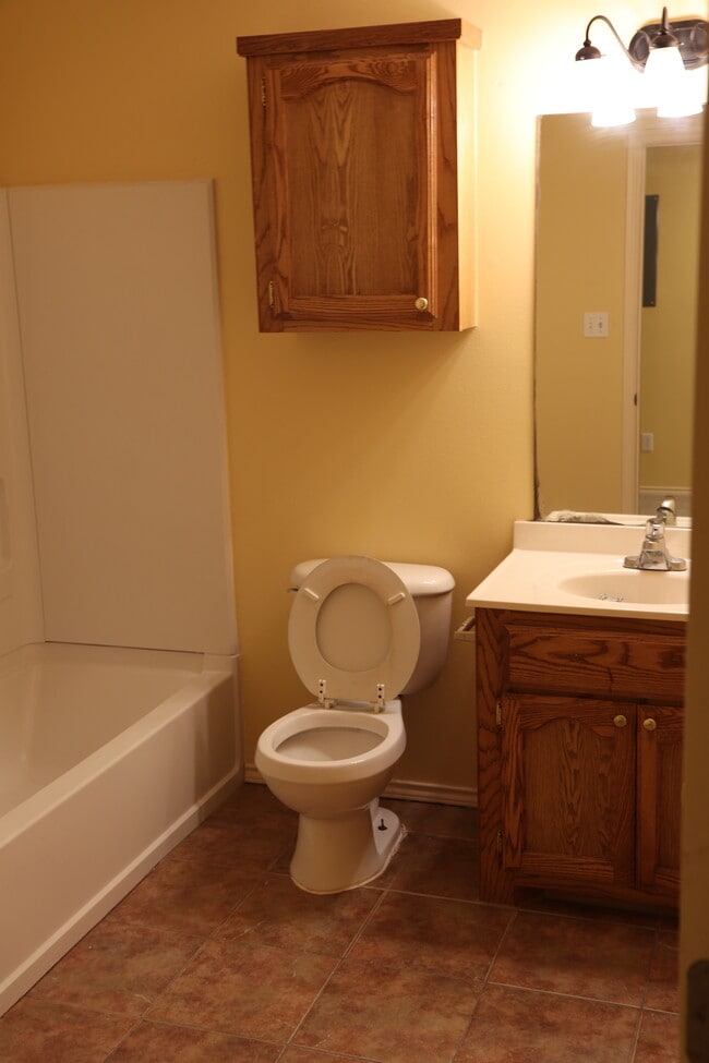 Building Photo - 502 Rock Cir