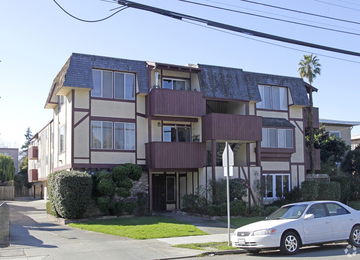 Primary Photo - 2040 Santa Clara Ave