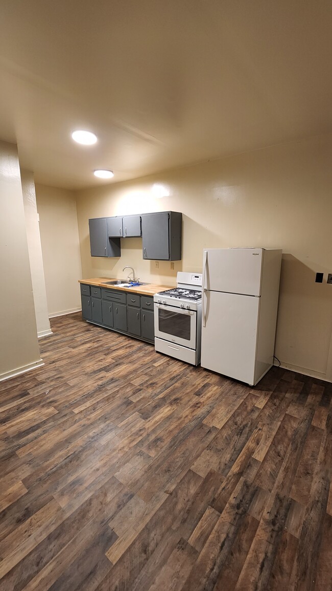Brand new countertops - 1404 4th Ave