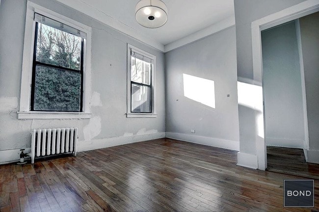 Building Photo - 300 Bleecker St