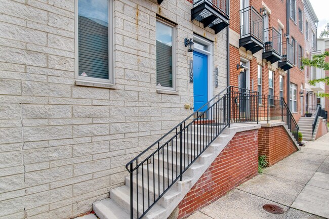 Front Door Entrance - 107 Albemarle St