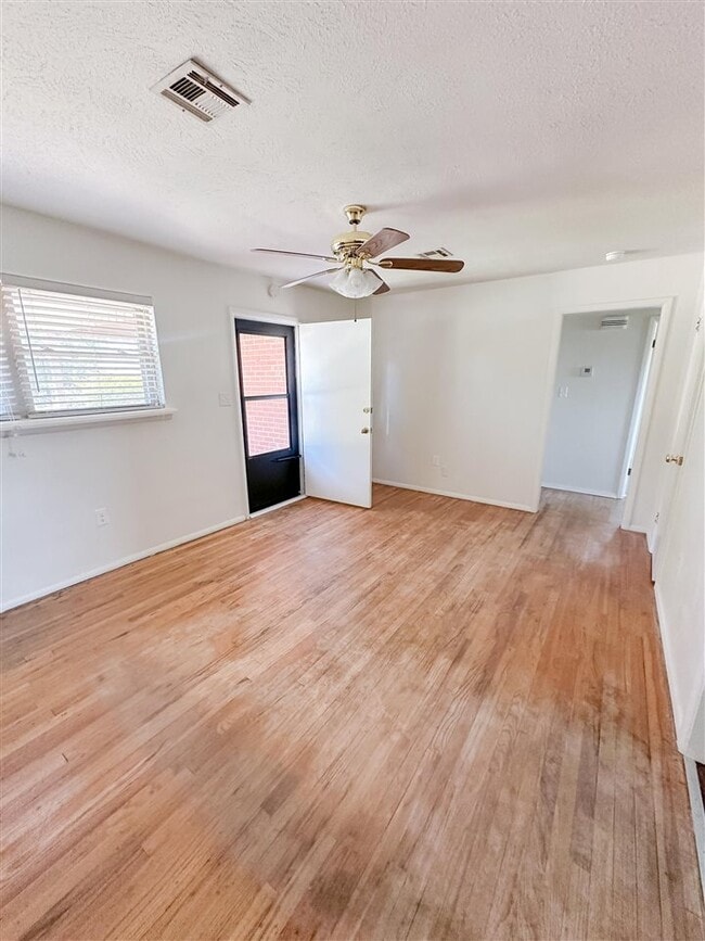 Foto del edificio - 406 NW 56th St