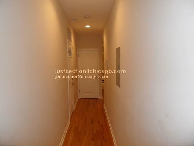 Foto del edificio - 7252 S Yates Blvd