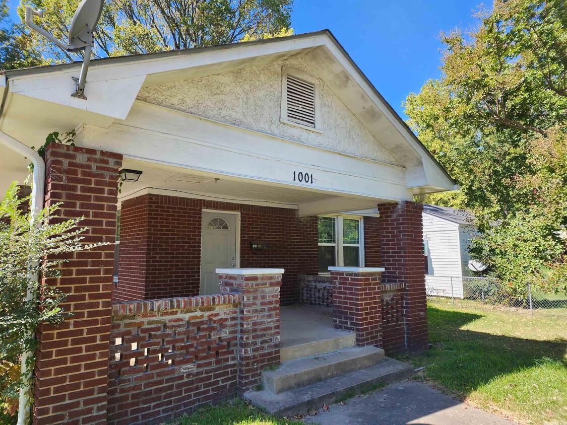 Primary Photo - 1001 Vestal St