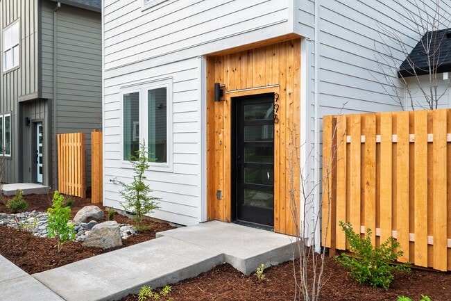 Building Photo - NEW Construction 2 Bed, 2.5 bath in Montavilla - Available NOW!