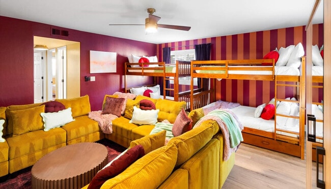 Building Photo - 2431 E Laurel St