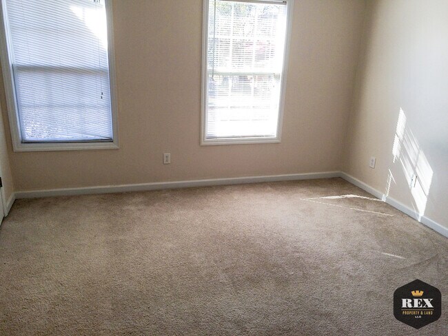Foto del edificio - Modern 2 bedroom 2.5 bath Townhome with fe...