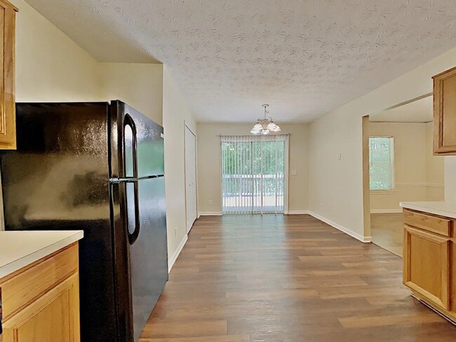 Building Photo - 275 Promenade Way SW