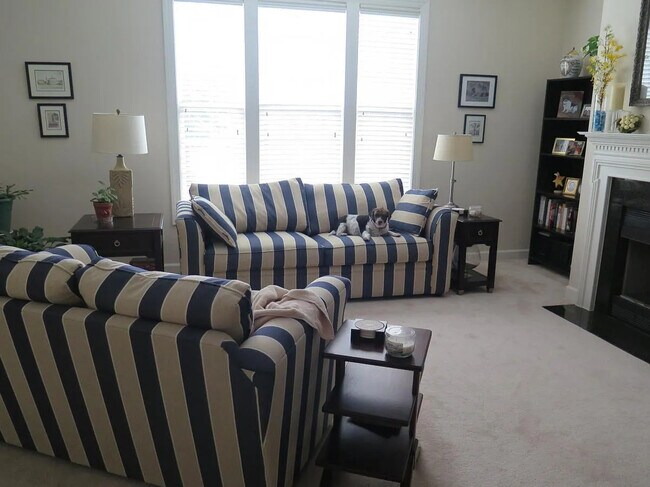 Foto del edificio - 3645 Edgemont Dr