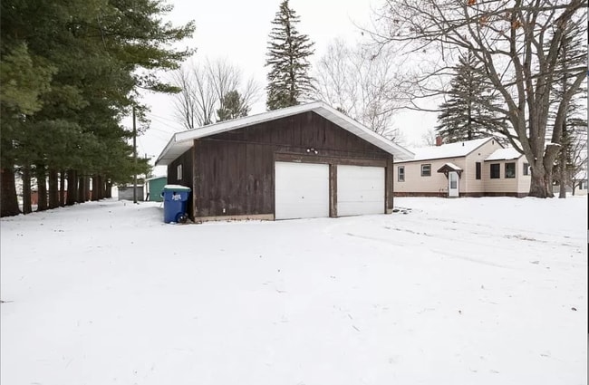 Building Photo - 801 Lake View Dr