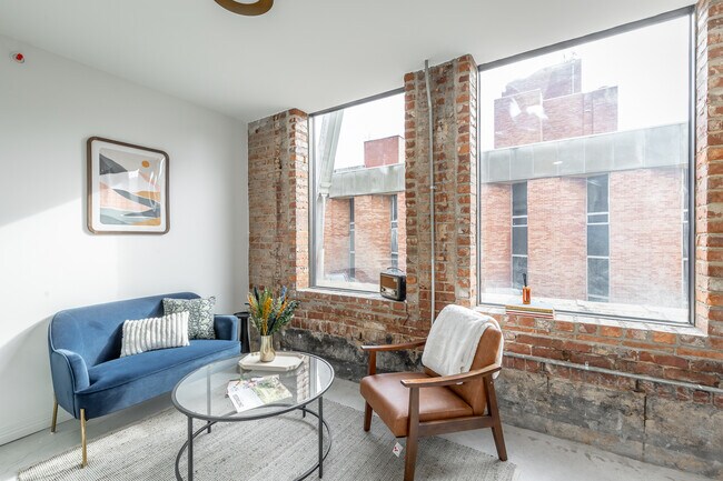 Foto del edificio - 117 E 7th St