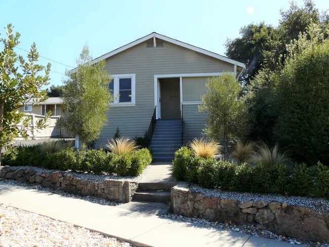 Foto del edificio - Updated 2 Bedrooms, 1 Bath Alta Heights Home Near Downtown Napa
