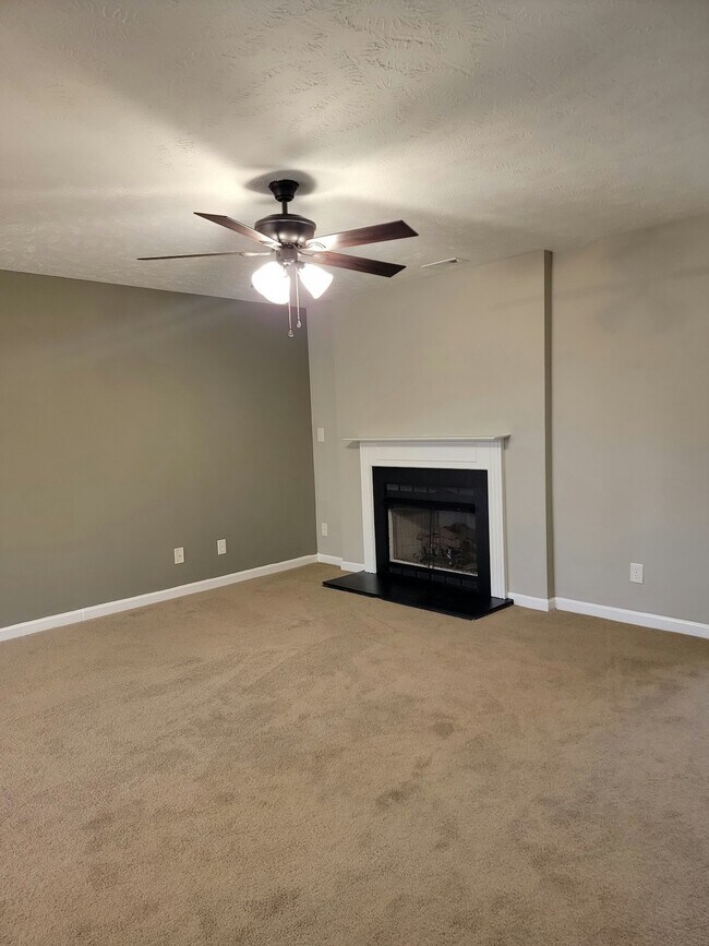 Foto del edificio - 513 Lumberly Ln