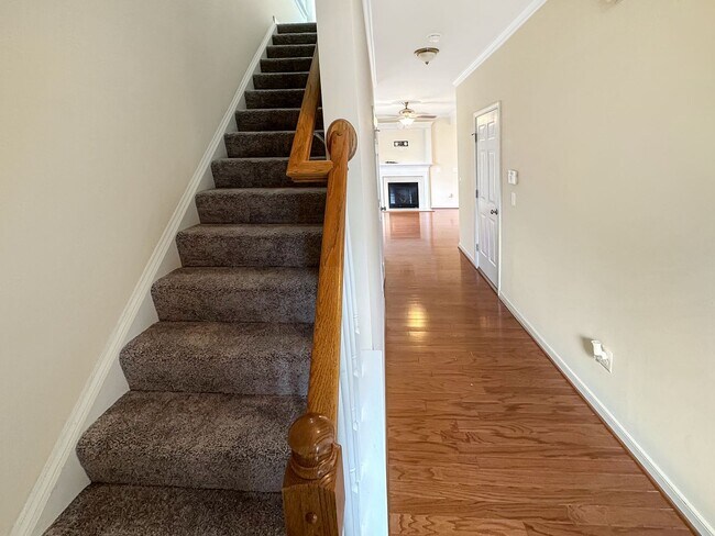 Foto del edificio - Contemporary 3-Bed, 3.5-Bath Townhome Just...