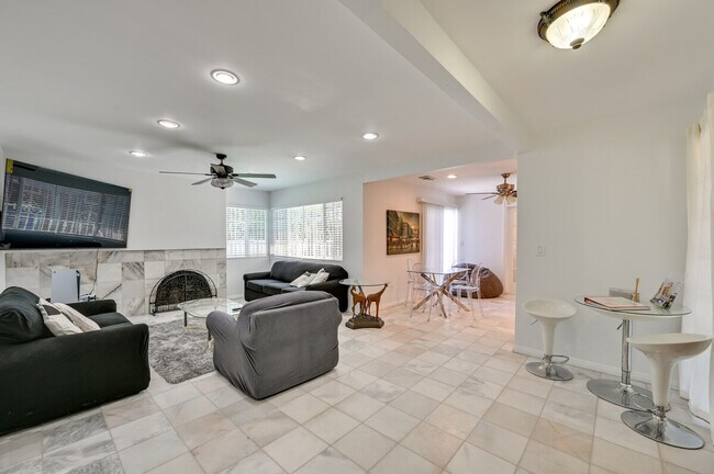 Building Photo - 719 Mahogany Dr