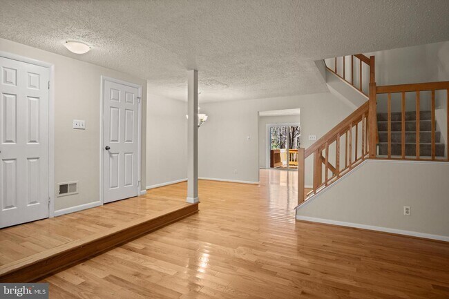 Foto del edificio - Charming Townhome with Modern Amenities