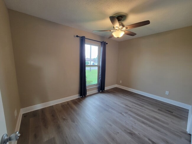 Building Photo - 3136 Lawton Ct