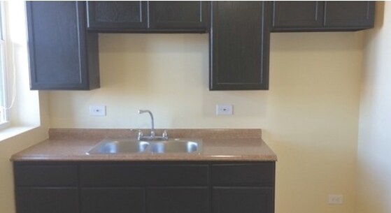 Kitchen - 7241-7255 S Constance Ave