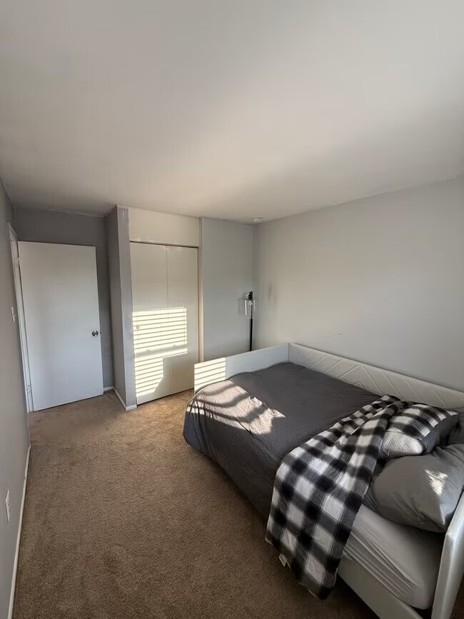 Foto del edificio - 8427 Snowden Oaks Pl