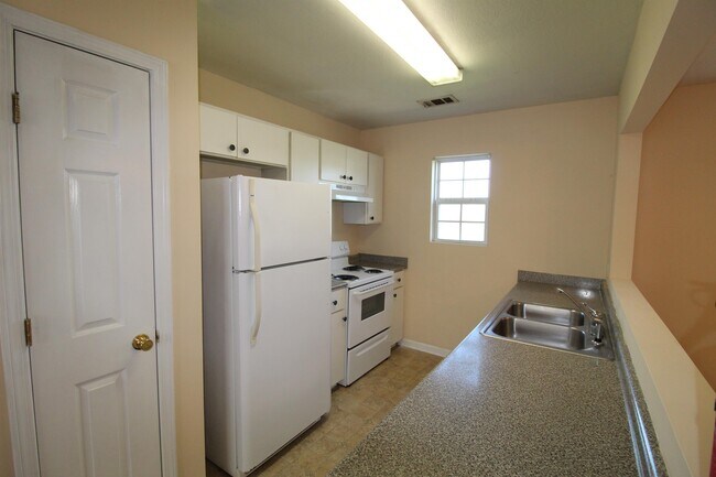 Foto del edificio - 9024 Whispering Pines Blvd