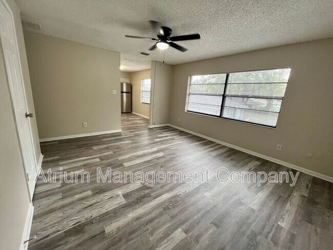 Foto del edificio - 910 Alicia Ave