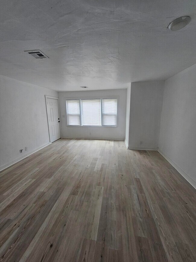 Foto del edificio - 917 N Oak St