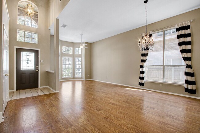 Foto del edificio - ***APPLICATION CURRENTLY UNDER REVIEW***Gated Lost Oaks Home with Private Pool & First-Floor Prim...