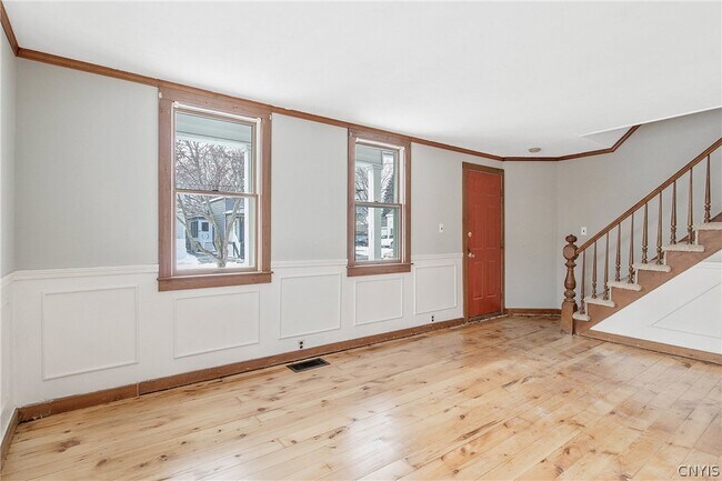 Building Photo - 17 E 7th St