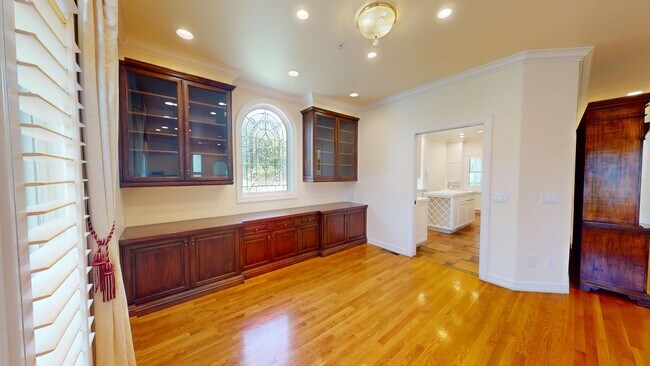 Foto del edificio - Spacious 4-bedroom 4.5 bath Home in a Gated Complex