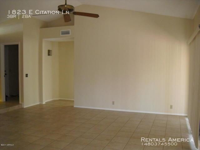 Foto del edificio - Nice House on Corner Lot w/ Pool!