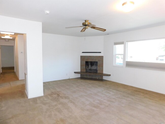 Building Photo - 858 E Blithedale Ave